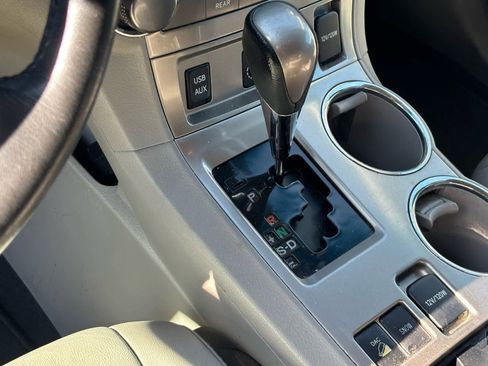 Used 2012 Toyota Highlander SE w/ Tow Pkg image 18