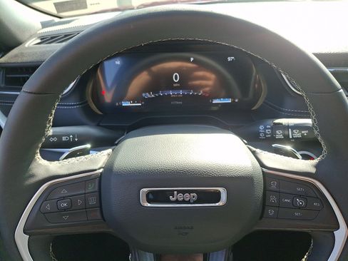 Used 2025 Jeep Grand Cherokee L Laredo AWD/4WD image 19