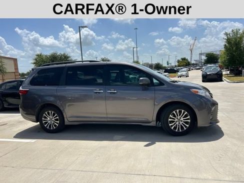 Used 2019 Toyota Sienna XLE w/ XLE Navigation Package FWD image 2
