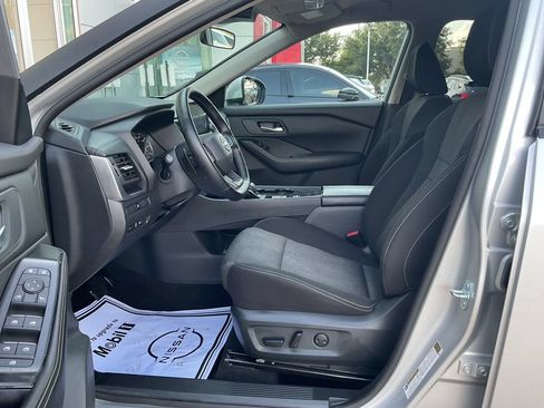 Used 2025 Nissan Rogue SV FWD image 8