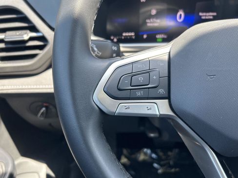 Certified 2025 Volkswagen Taos SE AWD/4WD image 15