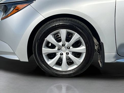 Used 2025 Toyota Corolla LE FWD image 10