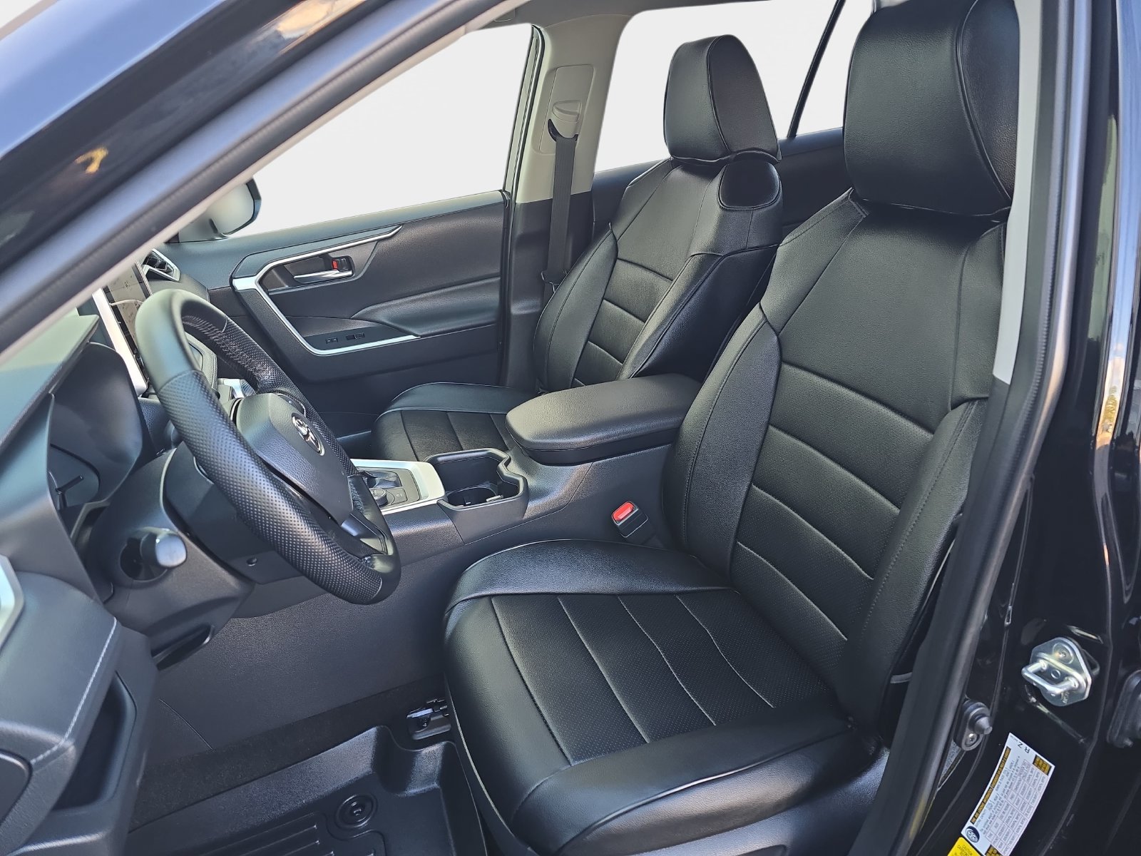 Used 2025 Toyota RAV4 XLE AWD/4WD image 17