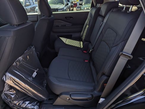 New 2026 Nissan Pathfinder SV image 8