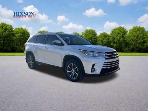 Used 2019 Toyota Highlander XLE image 1