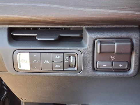 New 2025 GMC Sierra EV Denali image 16