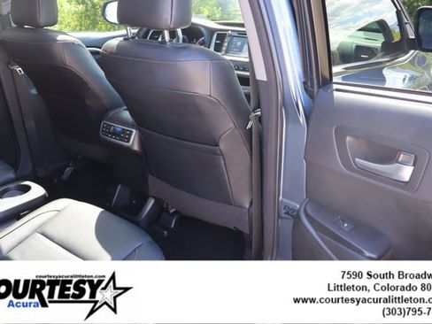 Used 2016 Toyota Highlander Limited Platinum AWD/4WD image 32