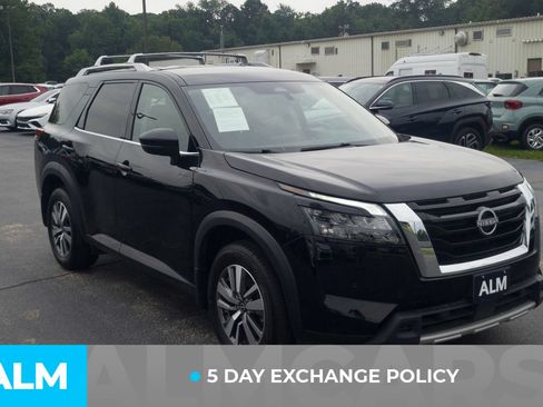 Used 2025 Nissan Pathfinder SL AWD/4WD image 3