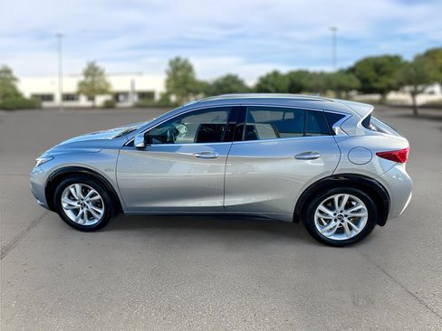 Used 2019 INFINITI QX30 image 5