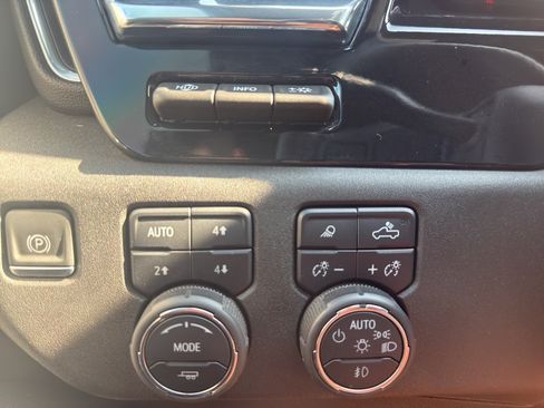 Used 2024 Chevrolet Silverado 3500 High Country w/ High Country Premium Package AWD/4WD image 22