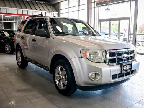 Used 2011 Ford Escape XLT w/ 203A Rapid Spec Order Code AWD/4WD image 3