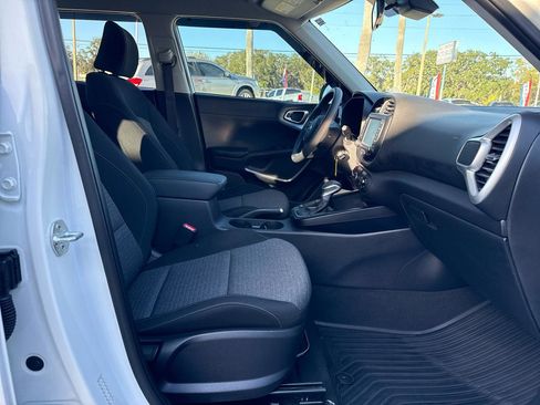 Used 2020 Kia Soul S image 9