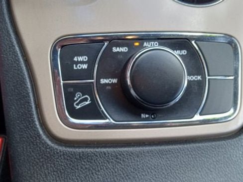 Used 2015 Jeep Grand Cherokee Limited w/ Luxury Group II AWD/4WD image 3