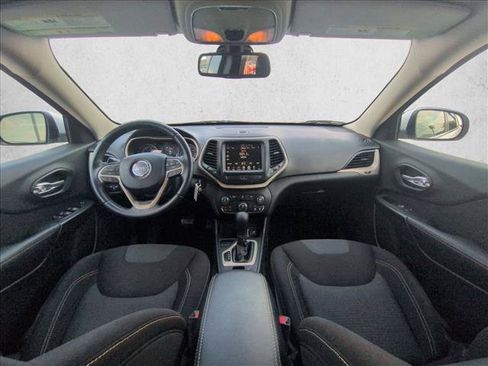 Used 2017 Jeep Cherokee Latitude FWD image 15