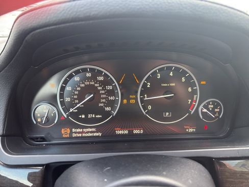 Used 2010 BMW 750i xDrive image 11