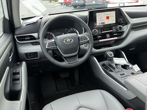 New 2026 Toyota Highlander XLE AWD/4WD image 19