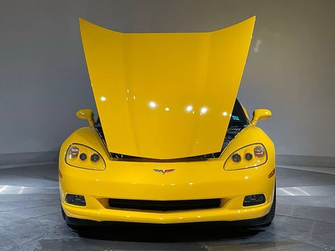 Used 2005 Chevrolet Corvette Convertible w/ Preferred Equipment Group RWD image 24