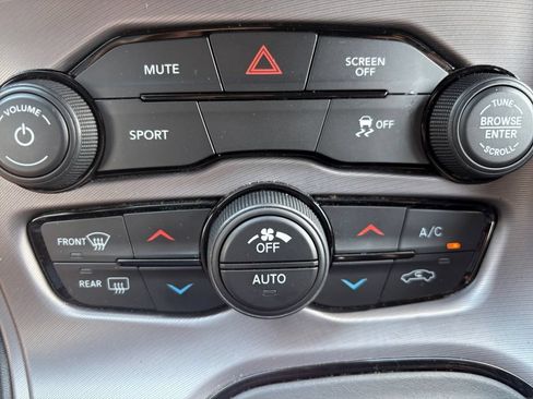 Used 2023 Dodge Challenger SXT RWD image 24
