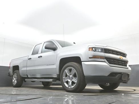 Used 2019 Chevrolet Silverado 1500 Custom w/ Custom Convenience Package RWD image 27