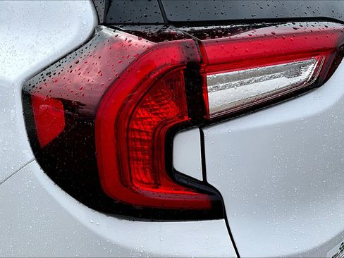 Used 2023 GMC Terrain SLT image 27