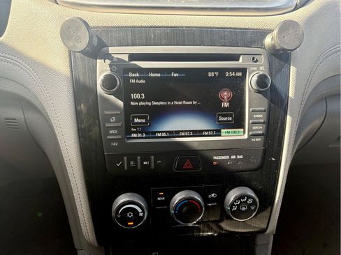 Used 2017 Chevrolet Traverse LT FWD image 19