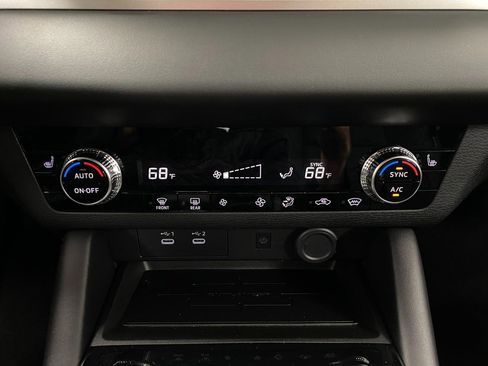 New 2025 Mitsubishi Outlander SE image 26