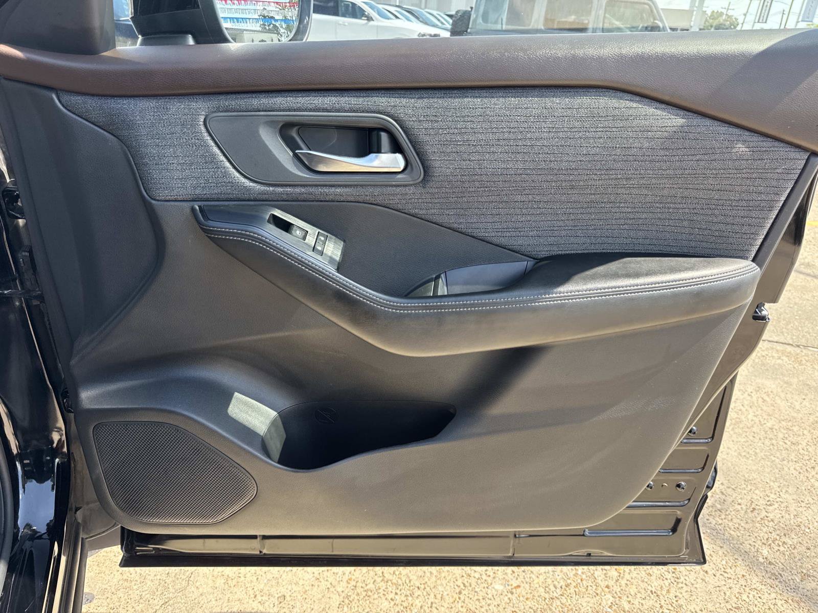 Used 2021 Nissan Rogue SV FWD image 13
