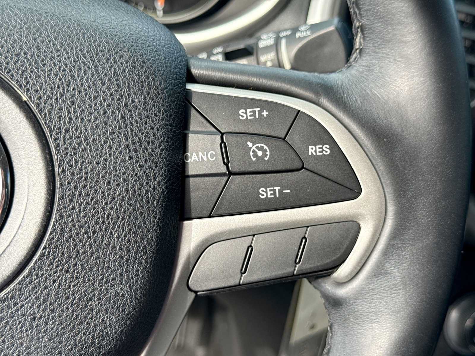 Used 2017 Jeep Cherokee Trailhawk w/ Cold Weather Group AWD/4WD image 23