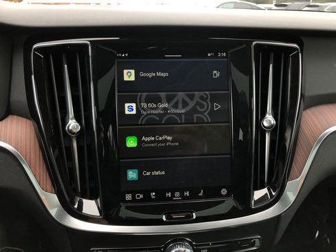 Used 2025 Volvo V60 B5 Cross Country Plus image 22