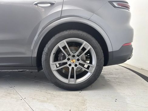 Certified 2024 Porsche Cayenne AWD/4WD image 27