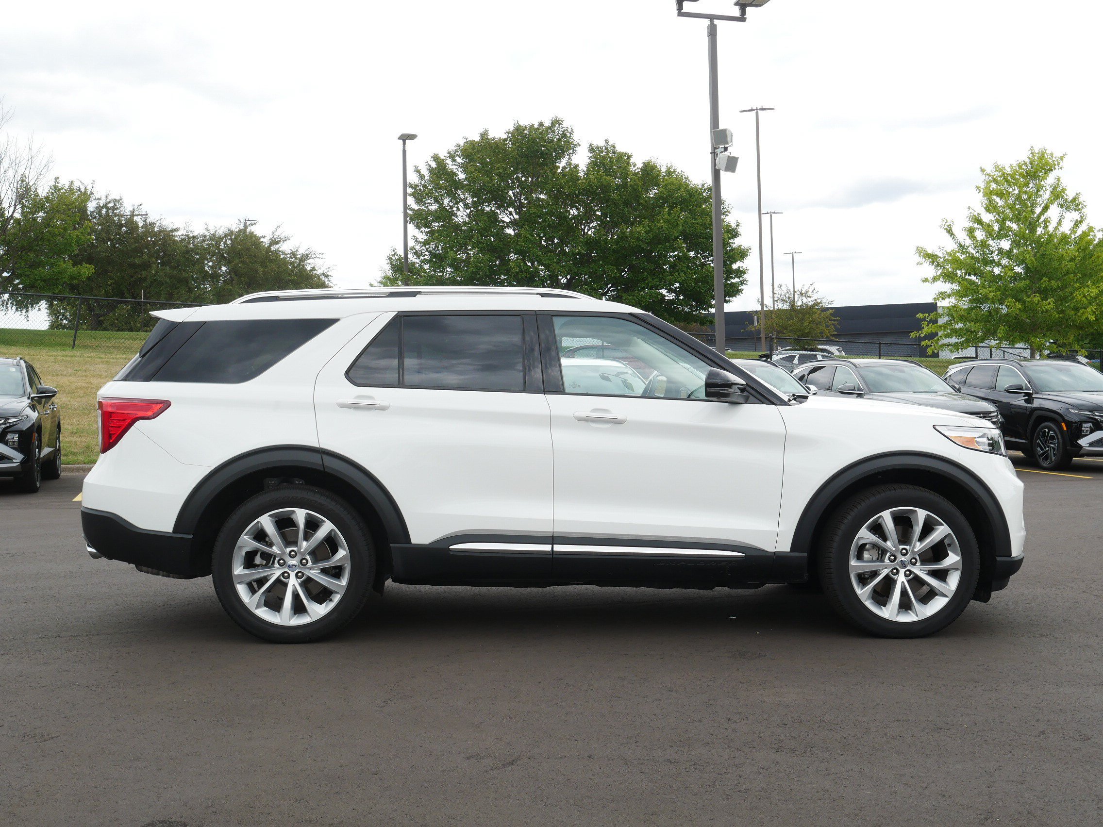 Used 2023 Ford Explorer Platinum w/ Class IV Trailer Tow Package AWD/4WD image 5