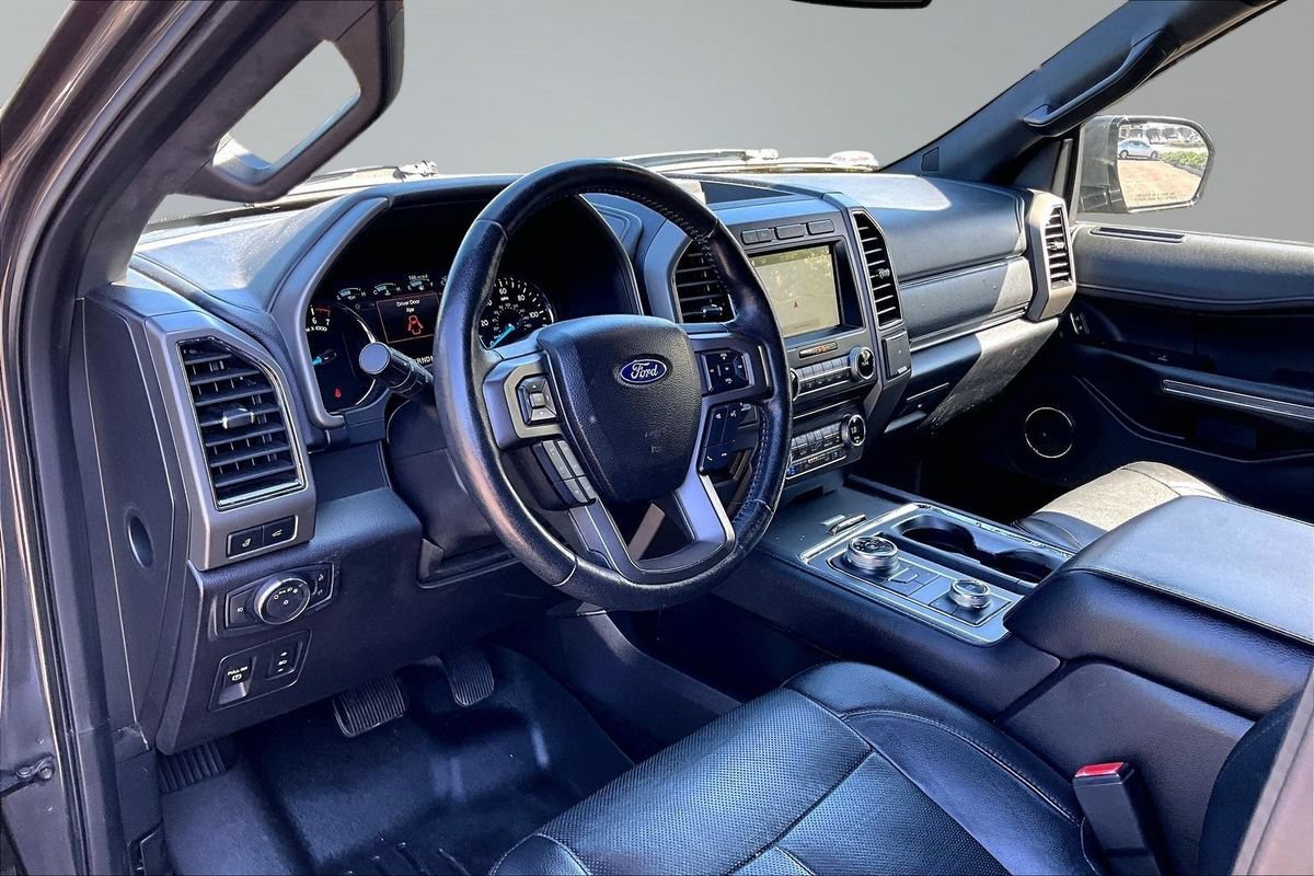 Used 2018 Ford Expedition XLT w/ Equipment Group 202A AWD/4WD image 11