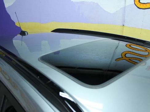 Used 2025 Chevrolet Trax RS w/ Sunroof Package image 2