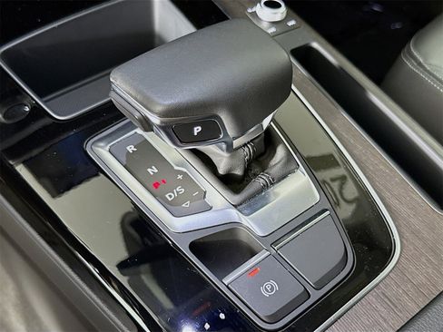 Certified 2024 Audi Q5 2.0T Premium w/ Convenience Package image 16
