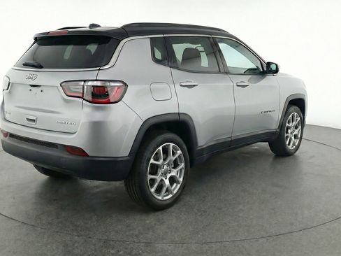 Used 2025 Jeep Compass Limited AWD/4WD image 9