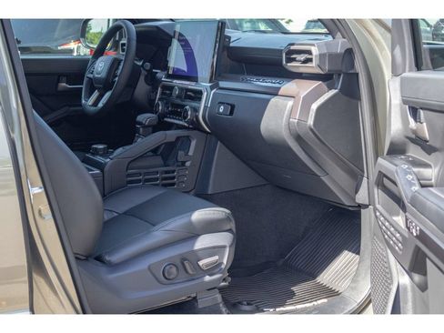 Used 2025 Toyota Tacoma TRD Off-Road w/ TRD Off Road Premium Package AWD/4WD image 10