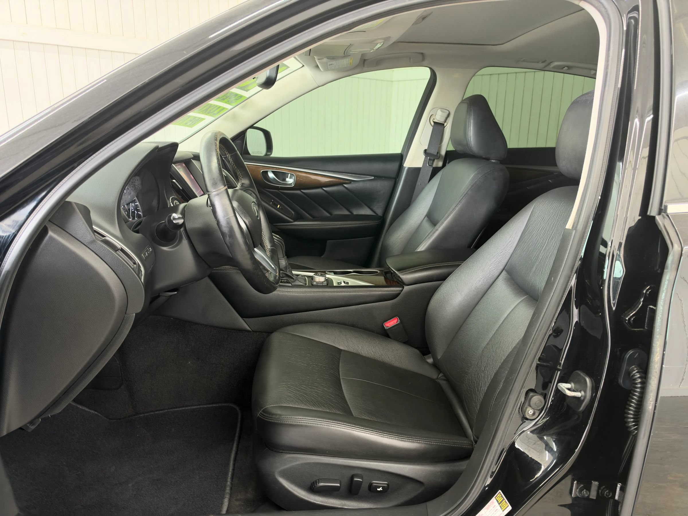 Used 2018 INFINITI Q50 Luxe w/ Essential Package (3.0T Luxe) RWD image 9