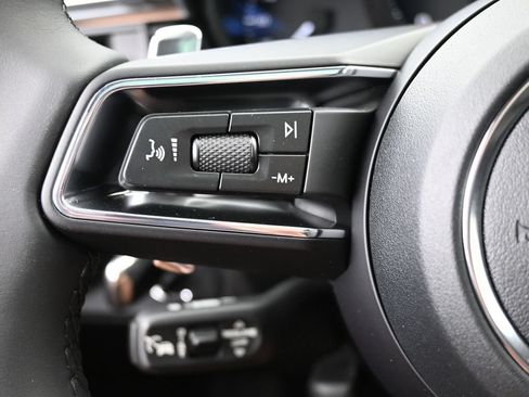 Certified 2026 Porsche Macan AWD/4WD image 10