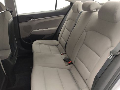 Used 2017 Hyundai Elantra SE image 18