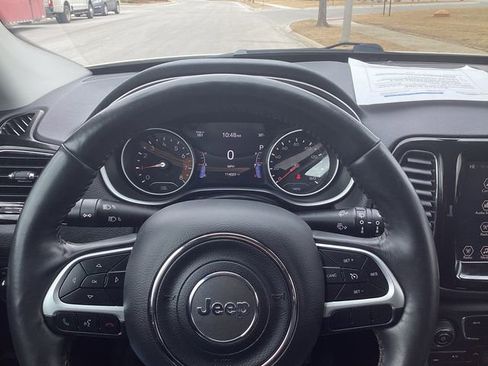 Used 2018 Jeep Compass Limited image 9