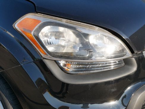 Used 2012 Kia Soul FWD image 16