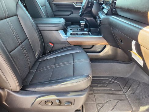 Used 2024 Chevrolet Silverado 1500 High Country w/ High Country Premium Package image 17