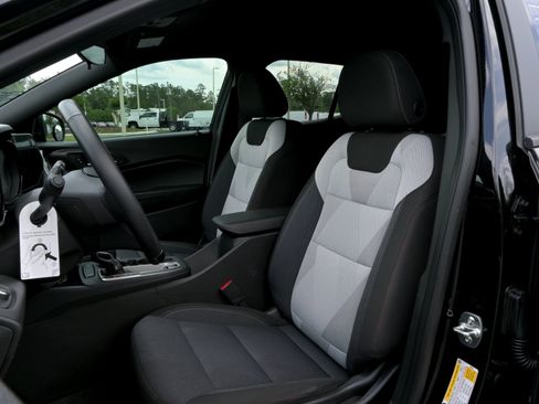 Used 2025 Chevrolet Trax RS w/ Driver Confidence Package FWD image 10