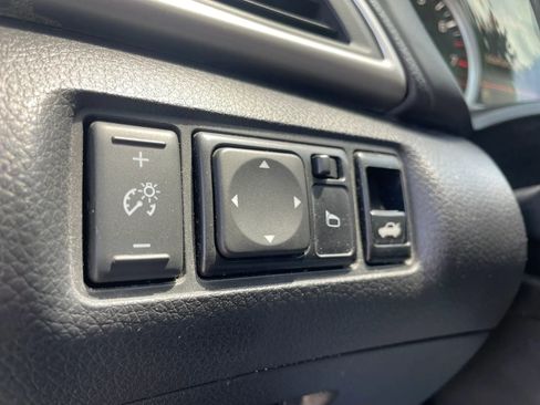 Used 2019 Nissan Sentra SR FWD image 28