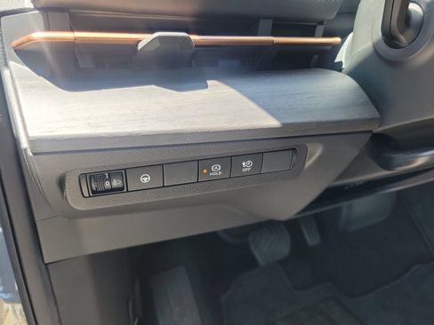 Used 2023 Nissan Ariya FWD image 17