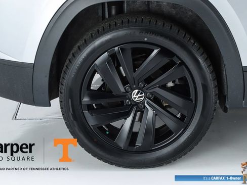 Used 2023 Volkswagen Atlas Cross Sport SE w/ Panoramic Sunroof Package FWD image 13