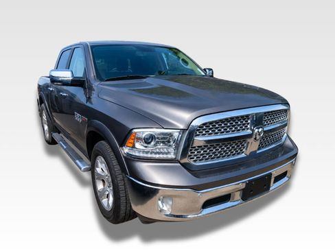 Used 2017 RAM 1500 Laramie w/ Convenience Group AWD/4WD image 2