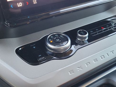 Used 2025 Ford Expedition Active image 20