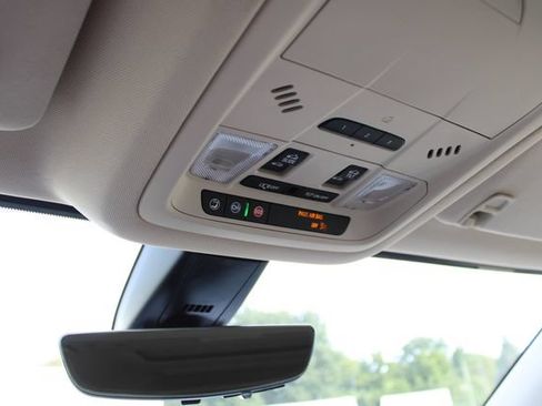 Used 2022 GMC Acadia Denali w/ Denali Technology Package FWD image 18