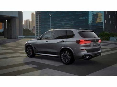 Used 2026 BMW X5 sDrive40i w/ M Sport Package RWD image 2